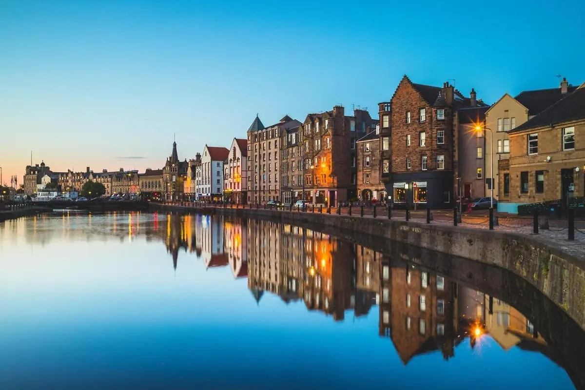 Quiet & Cozy Flat - 1Br & Kitchen - Close To Everything Edinburg Lägenhet